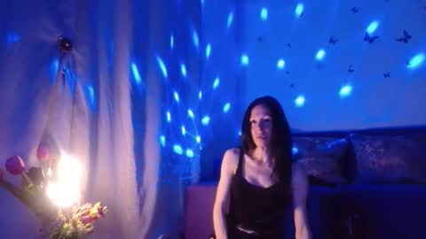 Elisa online show from May 11, 5:43 pm