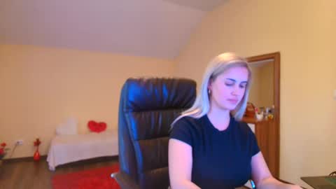 Snapshot of elysia3333 chatting on October 28, 11:47 am elysia3333 online show from October 28, 11:47 am