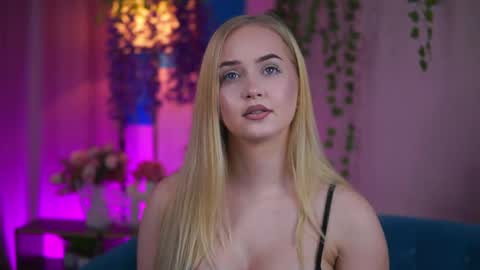 Elyssa online show from April 26, 6:49 pm
