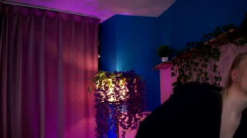 Elyssa online show from May 4, 6:48 pm