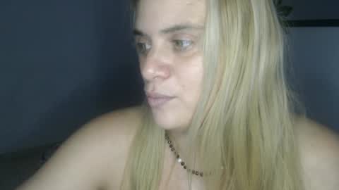 Snapshot of elza_blonde chatting on February 18, 6:58 pm E L Z A online show from February 18, 6:58 pm