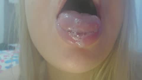 Snapshot of elza_blonde chatting on February 24, 7:19 pm E L Z A online show from February 24, 7:19 pm