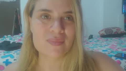 Snapshot of elza_blonde chatting on February 24, 10:36 pm E L Z A online show from February 24, 10:36 pm