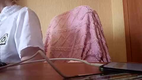 Snapshot of elza_com chatting on October 2, 3:24 am Elza Kom online show from October 2, 3:24 am