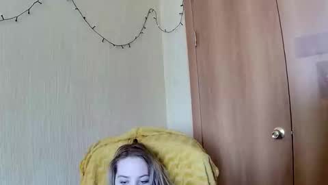 Snapshot of elza_com chatting on March 9, 5:11 am Elza Kom online show from March 9, 5:11 am