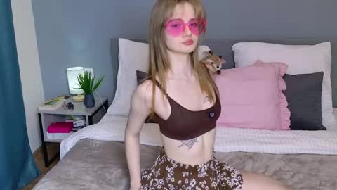 Snapshot of elza_hofffman chatting on April 15, 7:58 pm Chloyka online show from April 15, 7:58 pm