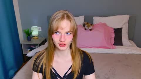Snapshot of elza_hofffman chatting on April 19, 5:56 pm Chloyka online show from April 19, 5:56 pm
