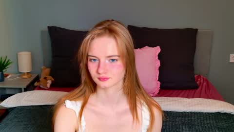 Snapshot of elza_hofffman chatting on April 29, 5:30 pm Chloyka online show from April 29, 5:30 pm