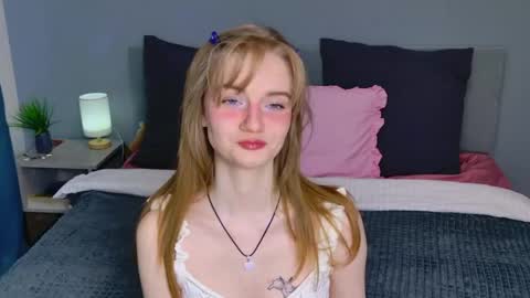 Snapshot of elza_hofffman chatting on April 30, 4:24 pm Chloyka online show from April 30, 4:24 pm