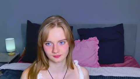 Snapshot of elza_hofffman chatting on April 30, 8:57 pm Chloyka online show from April 30, 8:57 pm