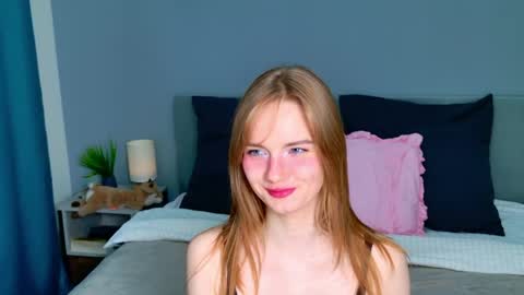Snapshot of elza_hofffman chatting on May 1, 6:12 pm Chloyka online show from May 1, 6:12 pm