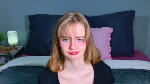 Snapshot of elza_hofffman chatting on May 7, 7:19 pm Chloyka online show from May 7, 7:19 pm