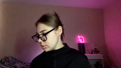 Snapshot of elzabagwell chatting on March 5, 12:01 pm Monica online show from March 5, 12:01 pm