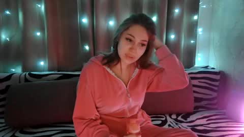 Snapshot of elzabagwell chatting on April 4, 3:20 pm Monica online show from April 4, 3:20 pm