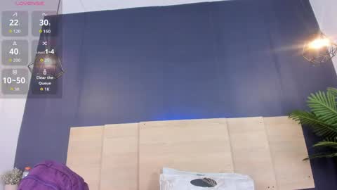 Snapshot of em1ly_jones chatting on March 31, 11:43 am Emily online show from March 31, 11:43 am