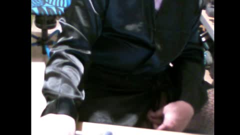 Em online show from April 18, 7:07 pm