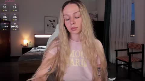 Emilie online show from October 19, 2:40 pm