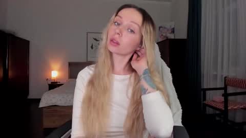 Emilie online show from December 14, 6:34 pm