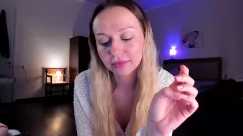 Emilie online show from March 25, 6:03 pm