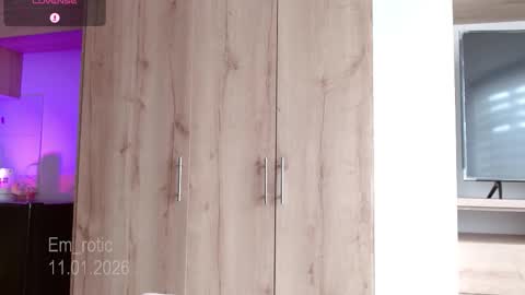 Snapshot of em_rotic chatting on January 11, 6:13 pm Emilia online show from January 11, 6:13 pm