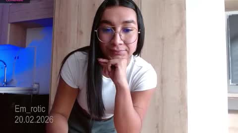 Snapshot of em_rotic chatting on February 20, 3:01 pm Emilia online show from February 20, 3:01 pm
