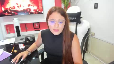Snapshot of ema_04 chatting on January 8, 8:39 pm Estefany Martinez Acua INSTAGRAM ema 04oficial online show from January 8, 8:39 pm