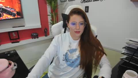 Snapshot of ema_04 chatting on January 10, 12:17 am Estefany Martinez Acua INSTAGRAM ema 04oficial online show from January 10, 12:17 am