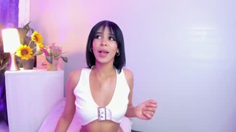 Snapshot of ema_lambert chatting on December 26, 6:43 pm Ema Lambert  online show from December 26, 6:43 pm