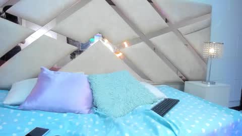 Snapshot of ema_lambert chatting on January 3, 7:50 pm Ema Lambert  online show from January 3, 7:50 pm