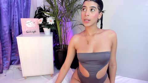 Snapshot of ema_lambert chatting on January 13, 11:17 pm Ema Lambert  online show from January 13, 11:17 pm