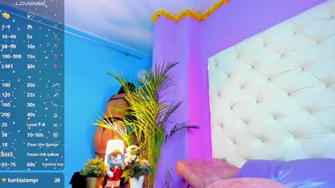 Snapshot of ema_lambert chatting on February 25, 1:41 am Ema Lambert  online show from February 25, 1:41 am