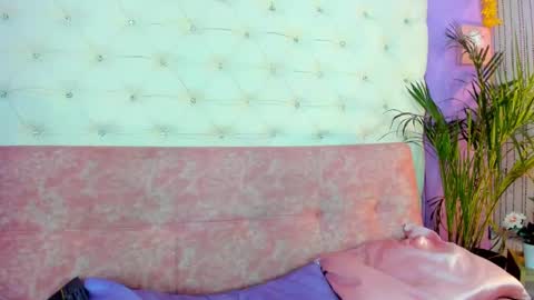 Snapshot of ema_lambert chatting on March 10, 9:51 pm Ema Lambert  online show from March 10, 9:51 pm