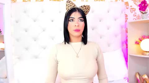 Snapshot of ema_lambert chatting on September 23, 6:33 pm Ema Lambert  online show from September 23, 6:33 pm