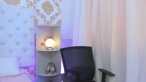 Ema Lambert  online show from February 11, 4:56 pm