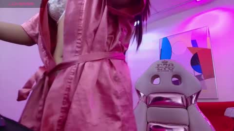 Snapshot of ema_louisx chatting on October 19, 12:39 pm Ema louisx  online show from October 19, 12:39 pm