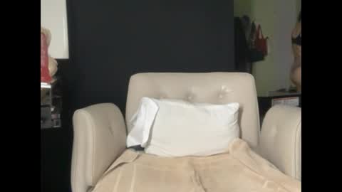 Snapshot of ema_lov3 chatting on March 18, 1:53 am Ema Love online show from March 18, 1:53 am