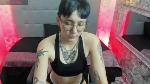 emahills__axelrose online show from September 28, 12:16 am