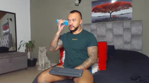 Snapshot of emanuelspencer chatting on October 18, 2:47 am emanuelspencer online show from October 18, 2:47 am