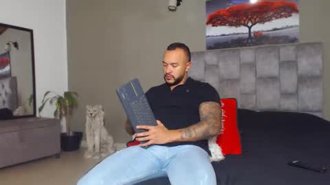 Snapshot of emanuelspencer chatting on October 20, 5:02 pm emanuelspencer online show from October 20, 5:02 pm