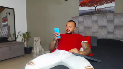 Snapshot of emanuelspencer chatting on October 21, 4:51 pm emanuelspencer online show from October 21, 4:51 pm