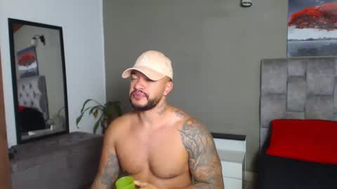 Snapshot of emanuelspencer chatting on October 23, 12:15 pm emanuelspencer online show from October 23, 12:15 pm