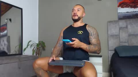 Snapshot of emanuelspencer chatting on October 26, 1:50 pm emanuelspencer online show from October 26, 1:50 pm