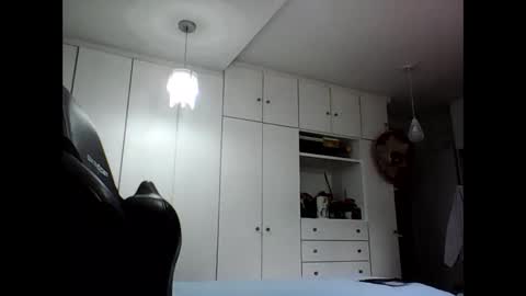 embarrassed_str8_3incher online show from May 8, 6:35 pm