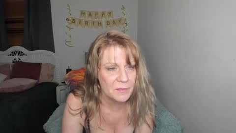 Snapshot of emberpheonixxx chatting on February 25, 6:36 am Ember Pheonixxx online show from February 25, 6:36 am
