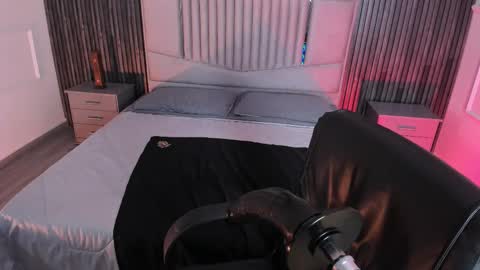 Snapshot of emberrvelvet chatting on March 21, 8:19 am Ember Velvet online show from March 21, 8:19 am