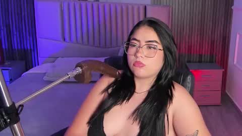 Snapshot of emberrvelvet chatting on March 27, 8:59 am Ember Velvet online show from March 27, 8:59 am