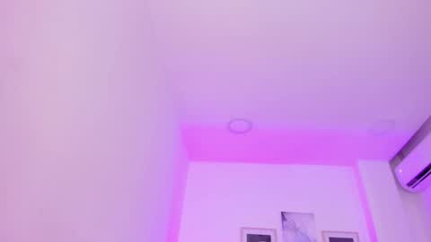 Snapshot of emelie_89 chatting on January 6, 12:16 am emelie_89 online show from January 6, 12:16 am