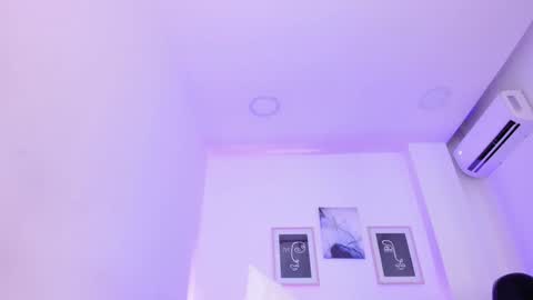 Snapshot of emelie_89 chatting on January 31, 3:11 pm emelie_89 online show from January 31, 3:11 pm