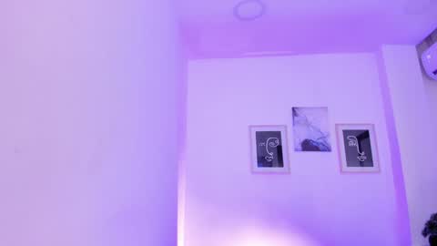 Snapshot of emelie_89 chatting on February 1, 2:45 pm emelie_89 online show from February 1, 2:45 pm