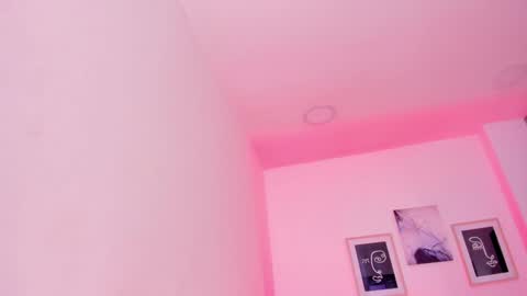 Snapshot of emelie_89 chatting on February 7, 2:58 pm emelie_89 online show from February 7, 2:58 pm